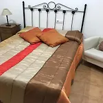 Antequeruela Tourists Home